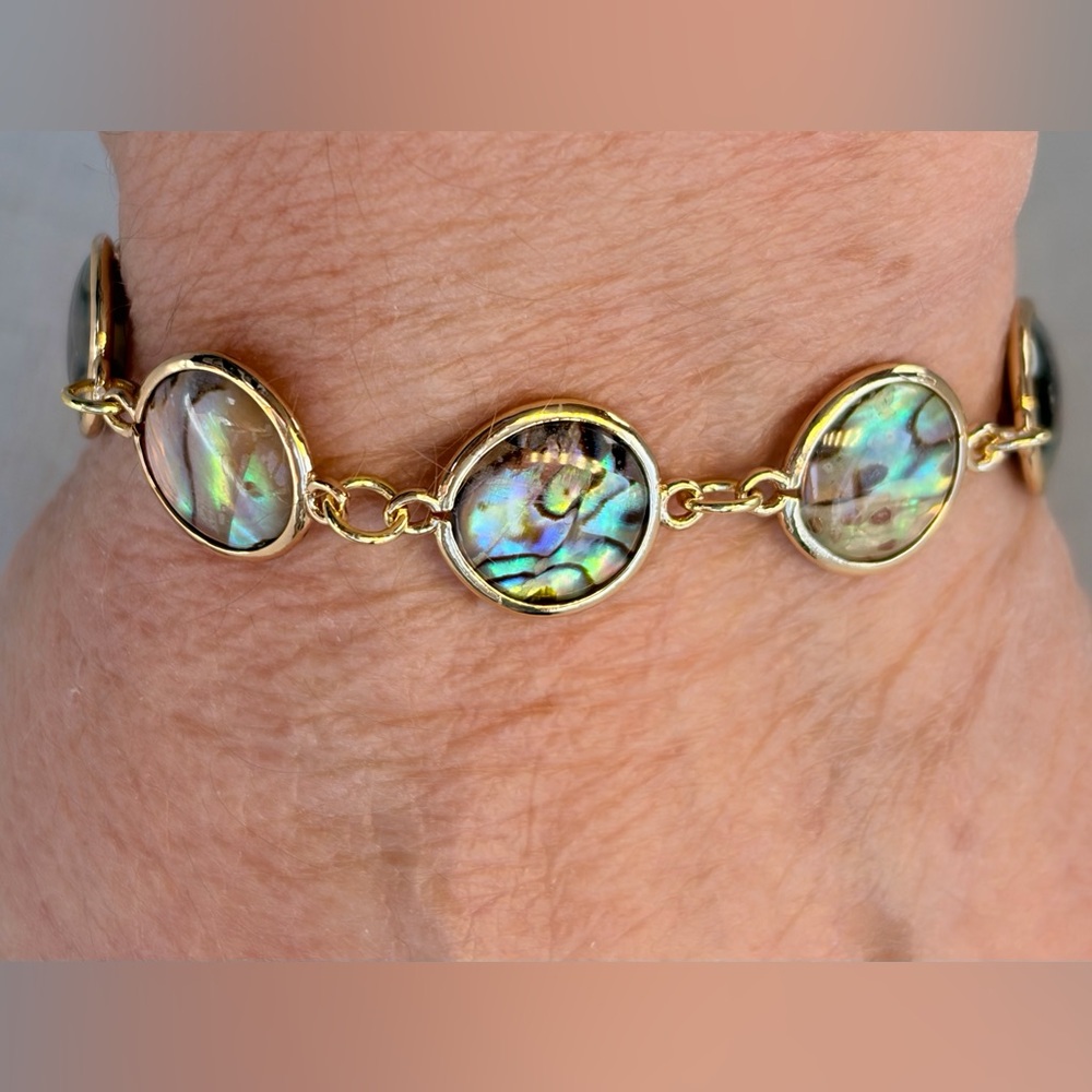 GIFT Abalone shell bracelet,iridescent round shells,18K gold plated. 6.7”-7”.